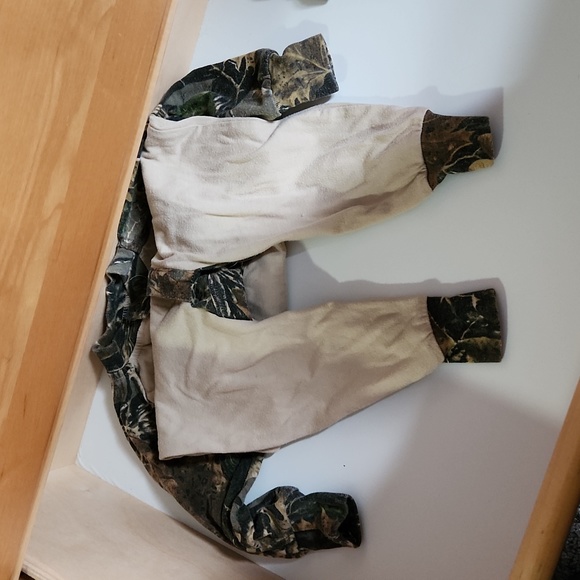 Carhartt, Cabela's & John Deere triple bodysuit + hat baby lot - Picture 4 of 11